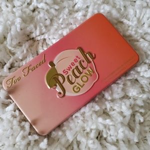 Too Faced Sweet Peach Glow Palette